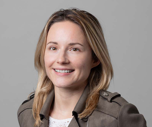 Dans les coulisses de l’achat hospitalier : l’interview de Julie Coustillet-Jadot, Assistante achat chez UniHA